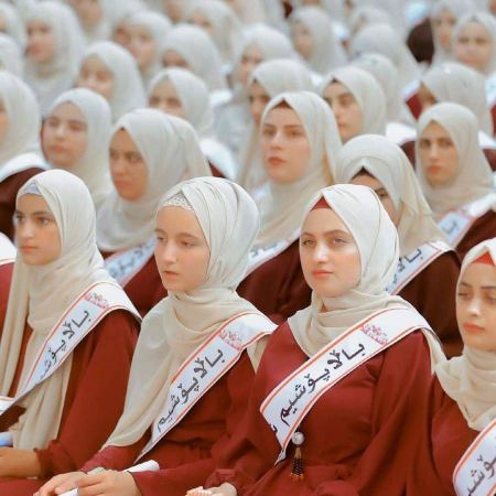 كردستان العراق : 1600 فتاة من محافظة السليمانية يشاركن بارتداء الحجاب